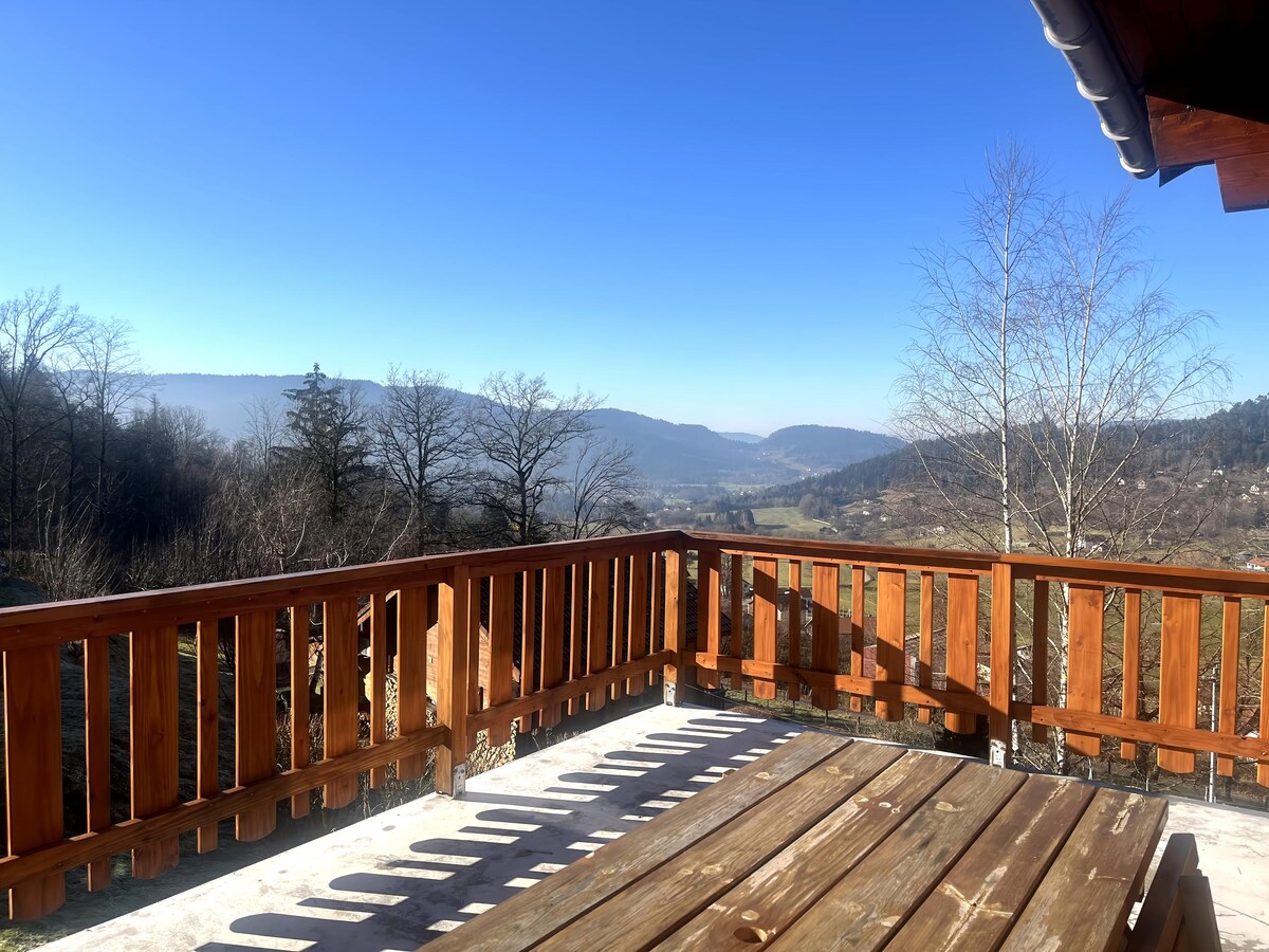 Proprietà Airbnb di successo: Chalet l'Ébéniste, a cocoon with magnificent views a Vosges
