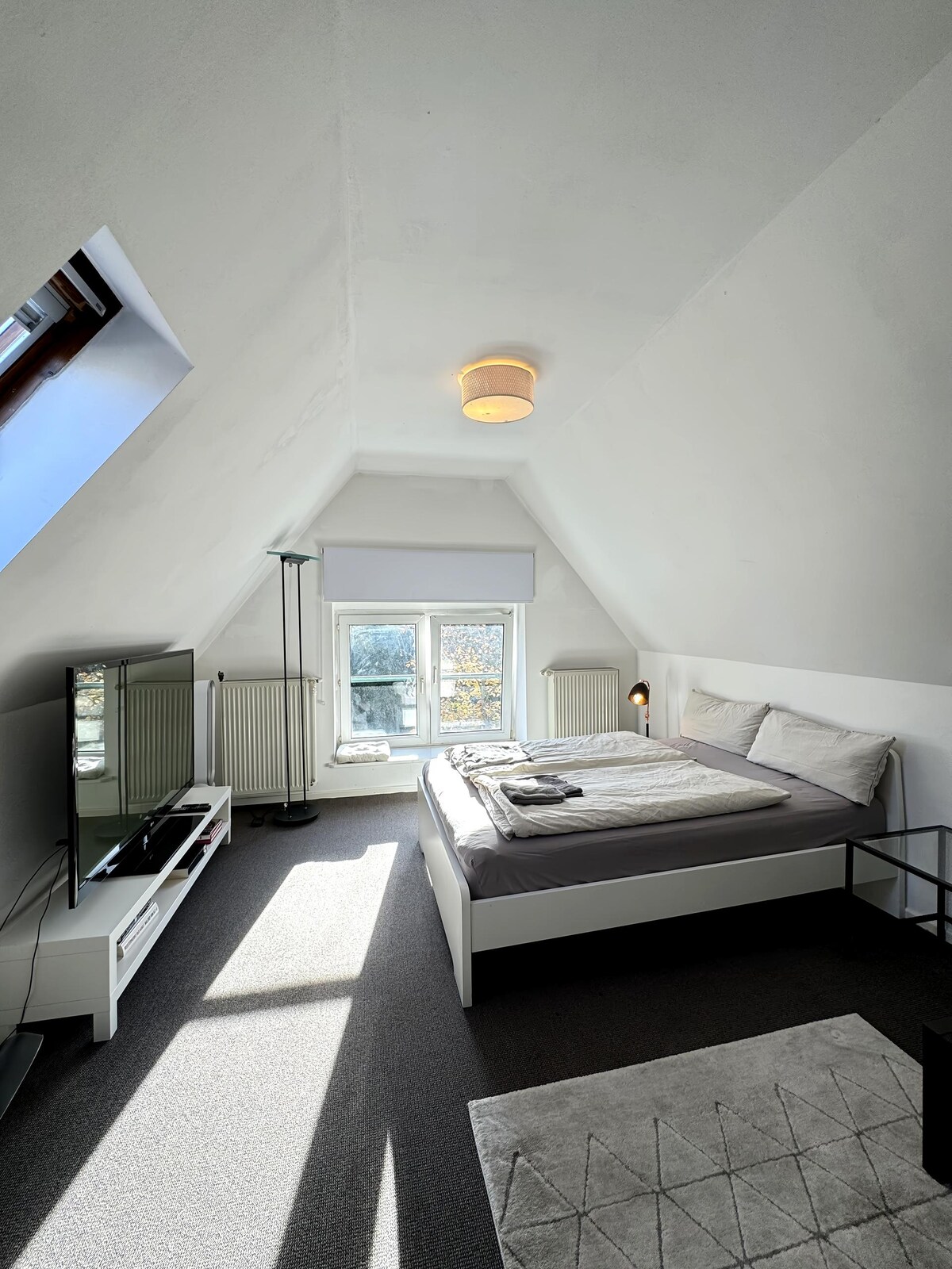 Successful Airbnb property: Apartment on the top floor in Berlin / 5 min to the trade fair in Westend