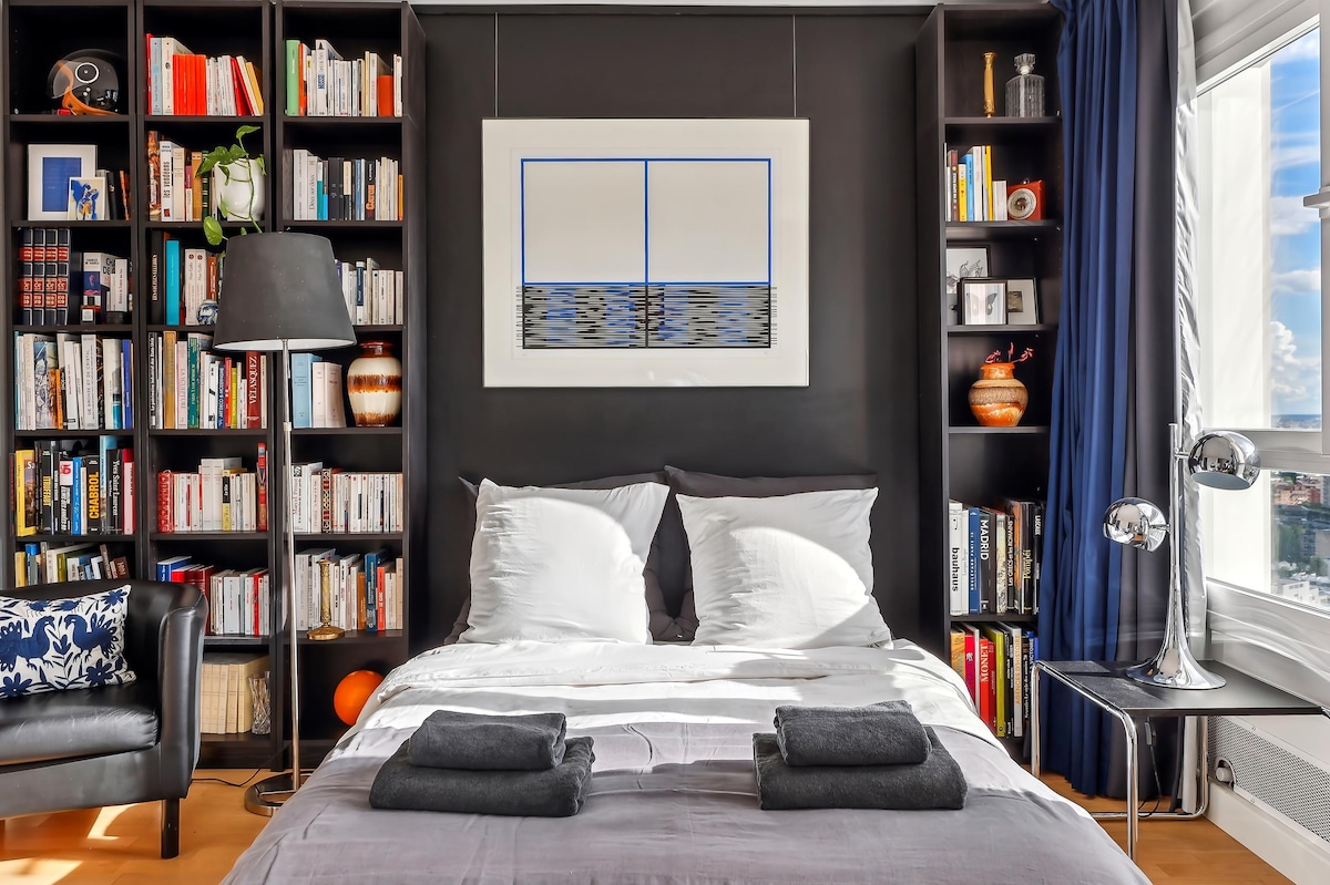 Top performing Airbnb: Large bright studio, panoramic view of Paris in Paris