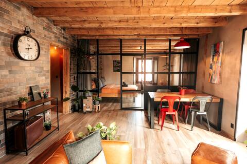 Industrial 🧳 Travel Themed Apartment ✈️🖤