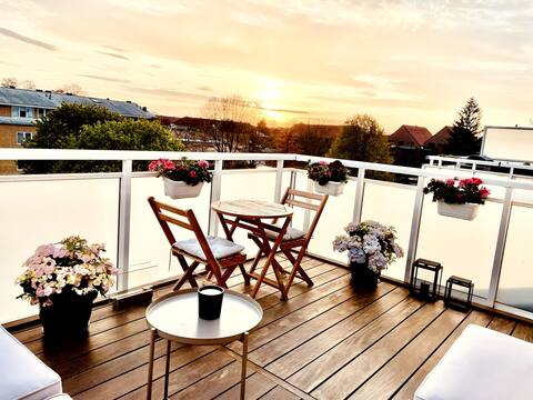 Bright Apartment with Large Balcony  + Free Parking