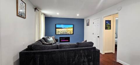 Spacious Family Sized Home Near Metro Station