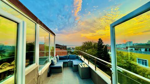 Central Safe Penthouse with Panoramic Sea View