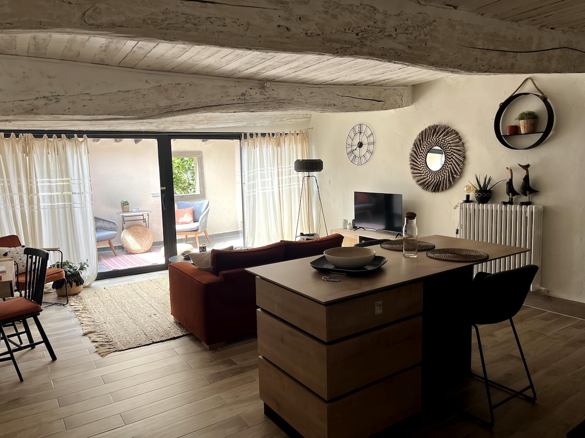 Top performing Airbnb: Lou Venisso: charming city ♥️ apartment in L'isle Sur La Sorgue