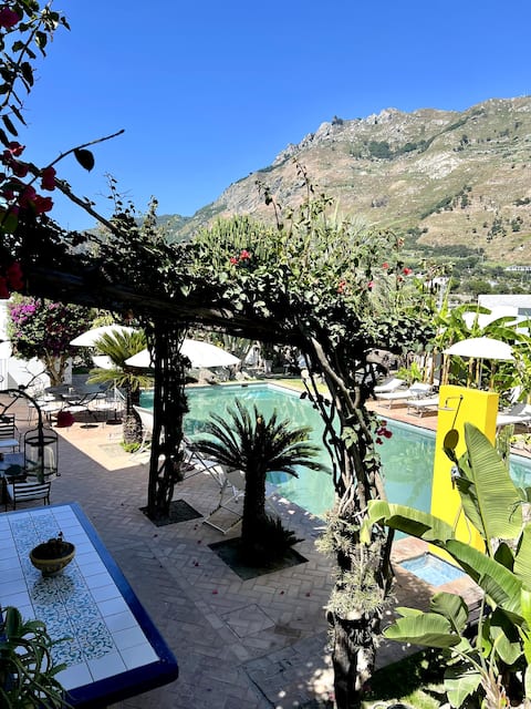 Proprietà Airbnb di successo: "Casetta Bouganville" with swimming pool and whirlpool a Forio