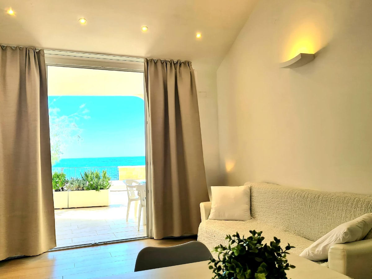 Annuncio Airbnb popolare: SEA FRONT, Casa Allegria Santa Maria al Bagno Sea a Nardò