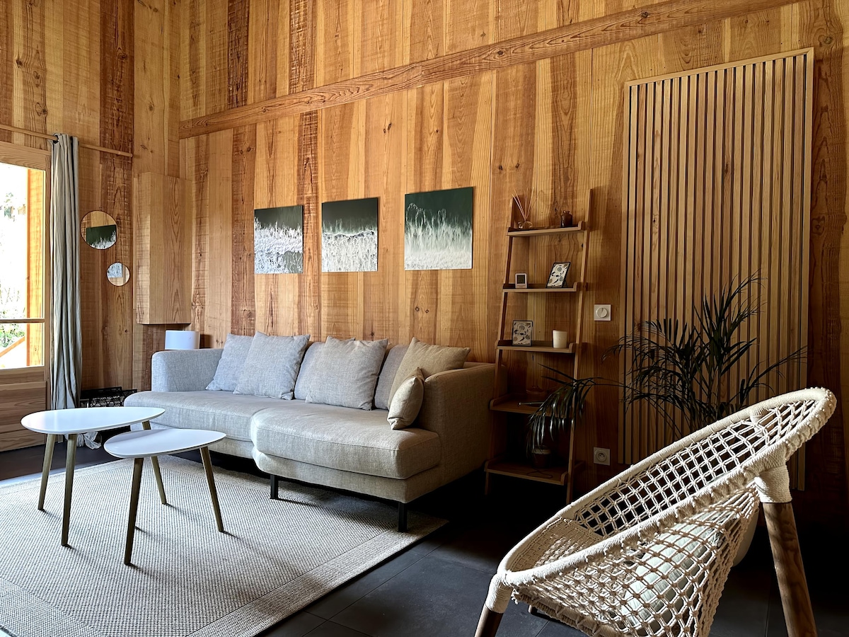 Popular Airbnb listing: Accommodation attached to a family home in Lège Cap Ferret