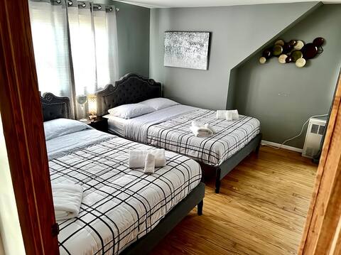 City Hideaway: Steps from UBS & JFK Airport