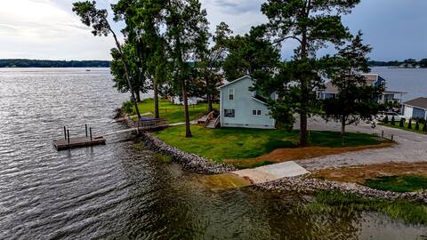 NO PET FEE! Private Dock/Boat ramp-GREAT View!