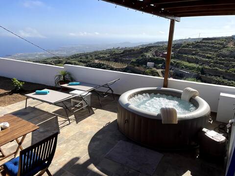 Guesthouse Los Olivos suite with jaccuzi