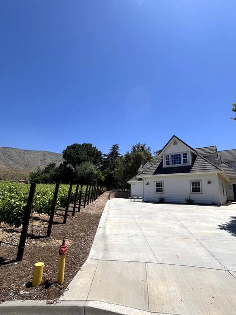 Quiet Vineyard View 2-bedroom Home Near Oak Glen