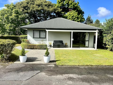 Executive Cottage on Brougham
