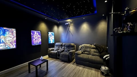 Jacuzzi and Cinema Room Luxury Apartment VIP