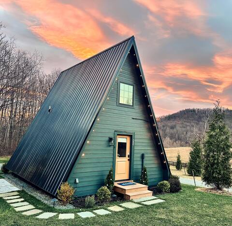 Modern Mountain Getaway w/WiFi,TV, Fire Pit, Patio