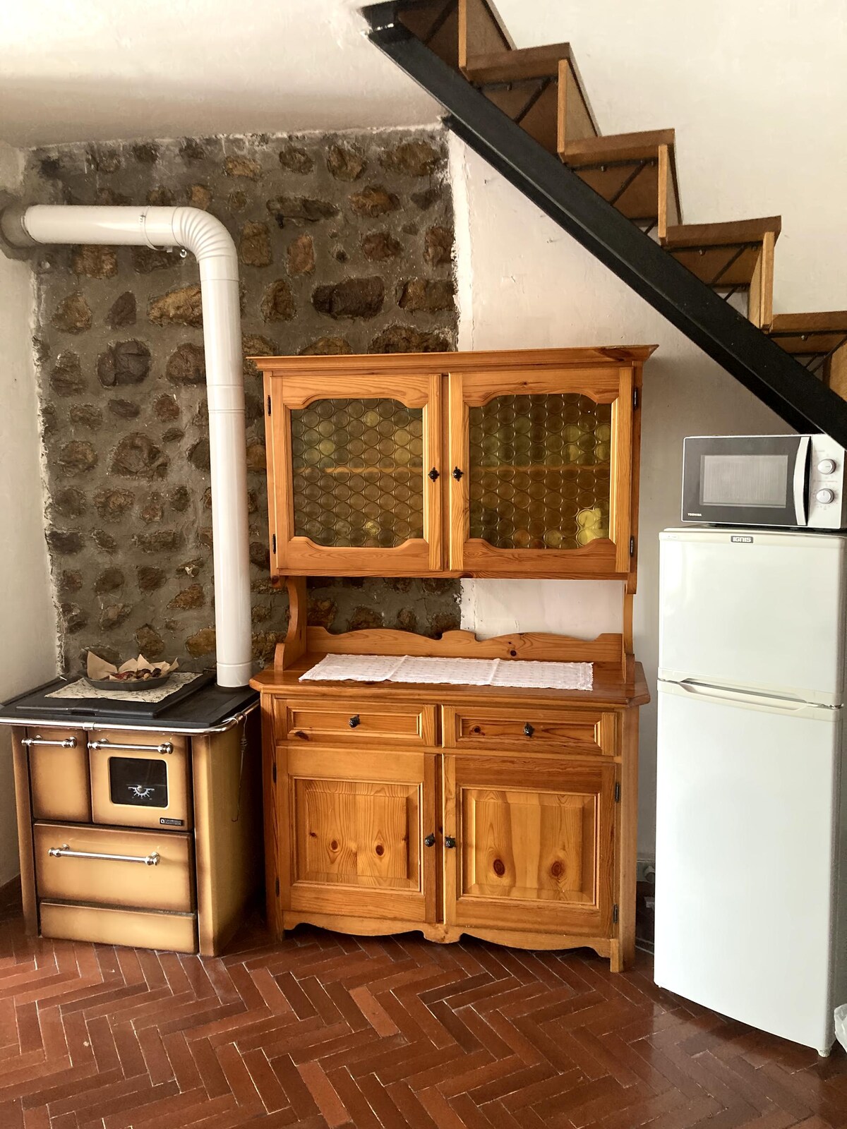 Popular Airbnb listing: La Vigna - House with Private Garden and Lake View in Torri Del Benaco