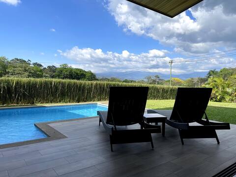 Atenas Entire house with heated pool Roca Verde