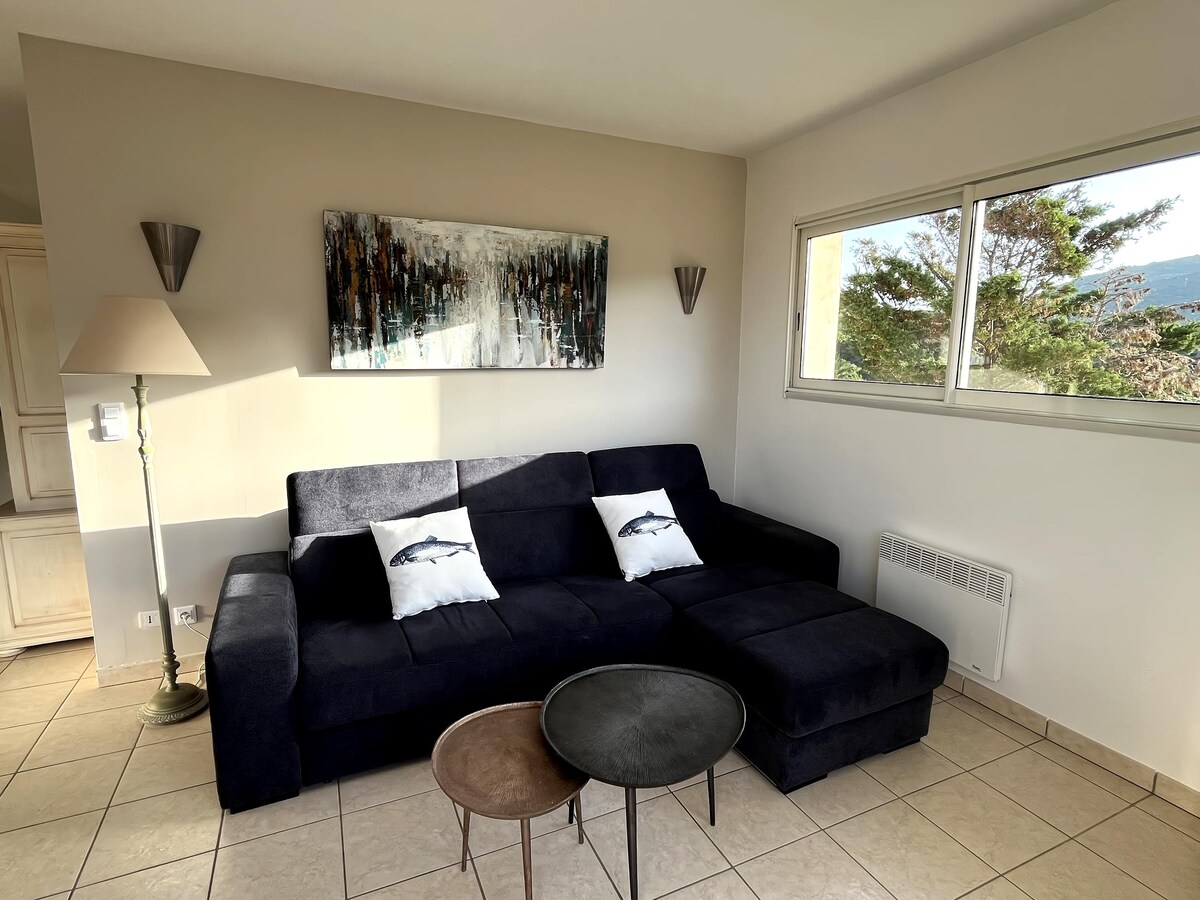 Annonce Airbnb populaire: T3 waterfront – Tizzano Southern Corsica à Sartène