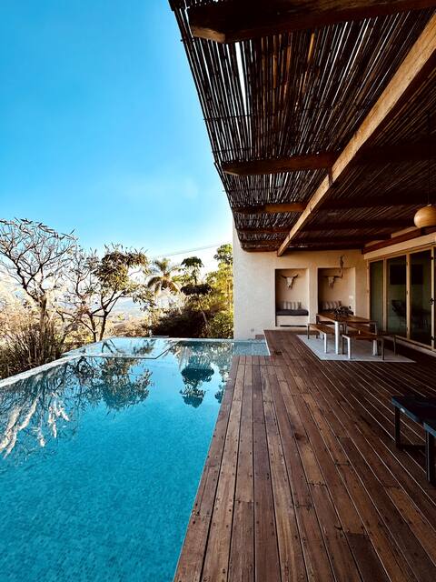 Perfect weather, awesome house: Ixtapan