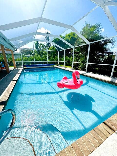 Fully stocked kitchen, large heated pool