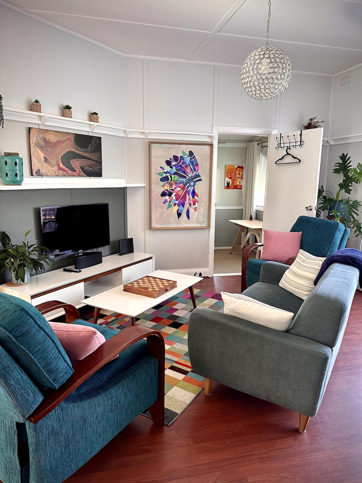 Popular Airbnb listing: Cottage close to The Three Sisters, Katoomba in Katoomba