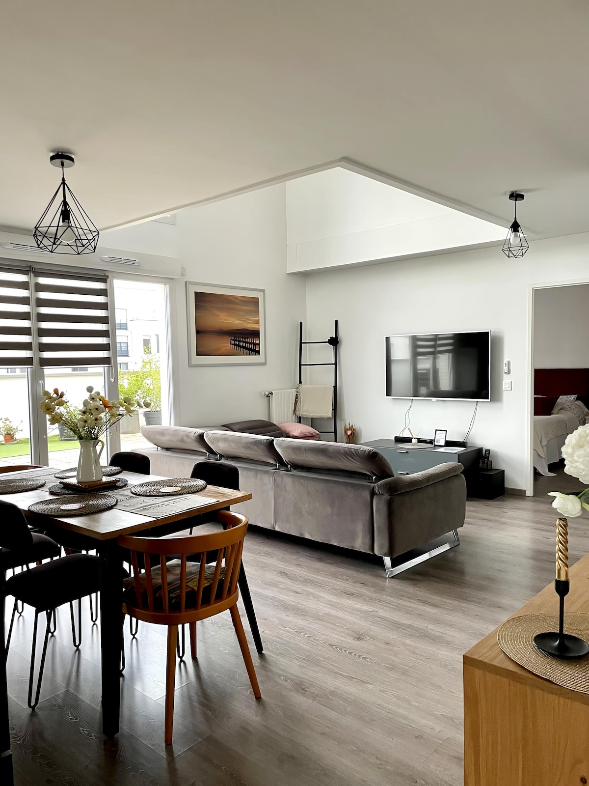 Successful Airbnb property: A house on the rooftops in Créteil