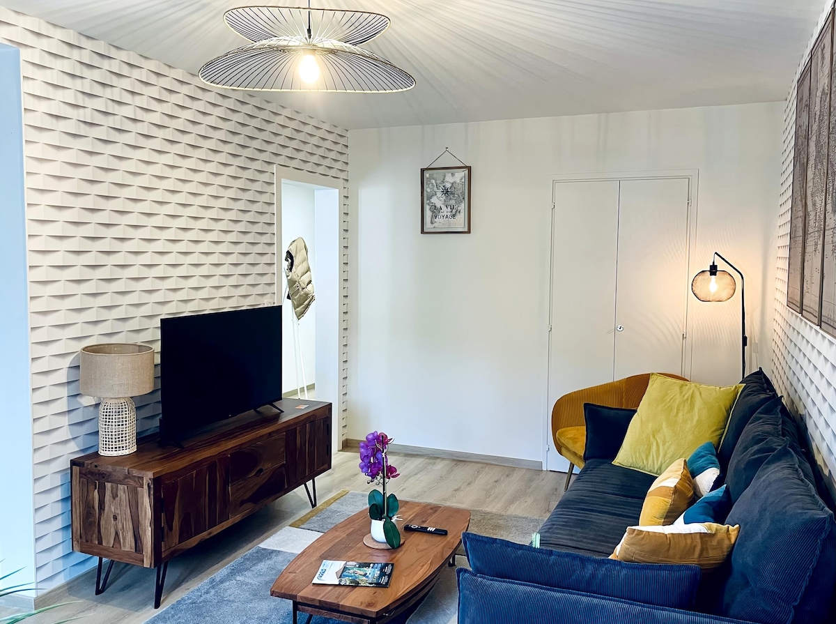 Popular Airbnb listing: Cozy & quiet two-room apartment with free parking in Aurillac in Aurillac