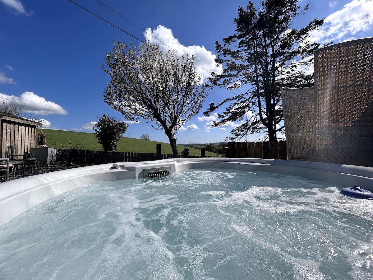 Popular Airbnb listing: Rural Cabin Retreat in Cornwall