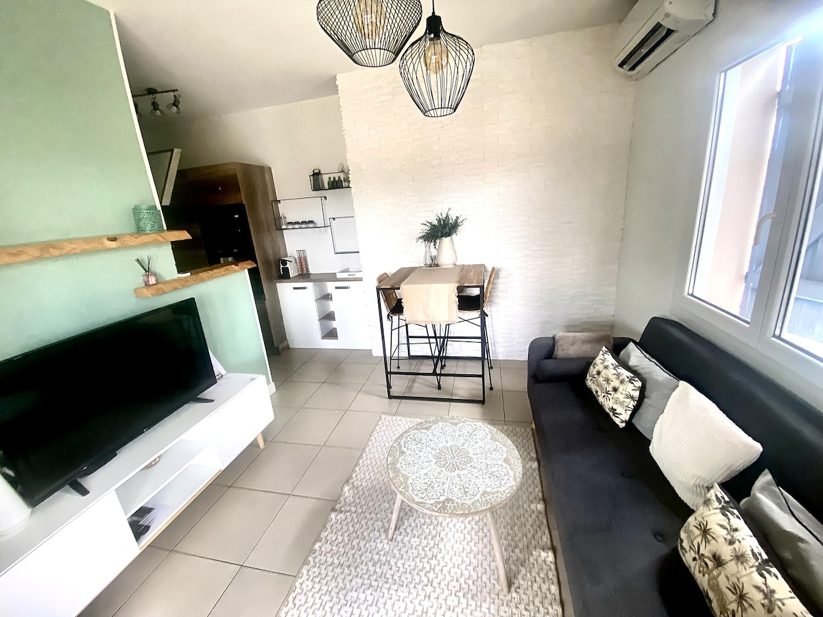 Top Airbnb: "The Porgeais Nest" in Le Porge