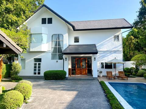 LKM Pool Villa | Simply & Lovely