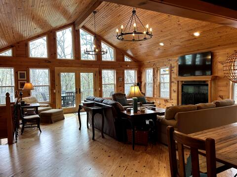 Lakefront, 4Bd/2Ba, Pool table, Firepit, Kayaks