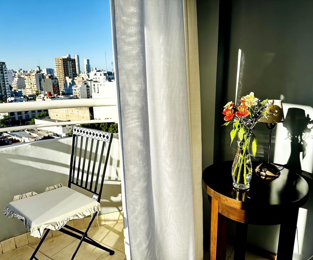 Top Airbnb: An oasis of natural light, garden, pool and views! en Villa Crespo