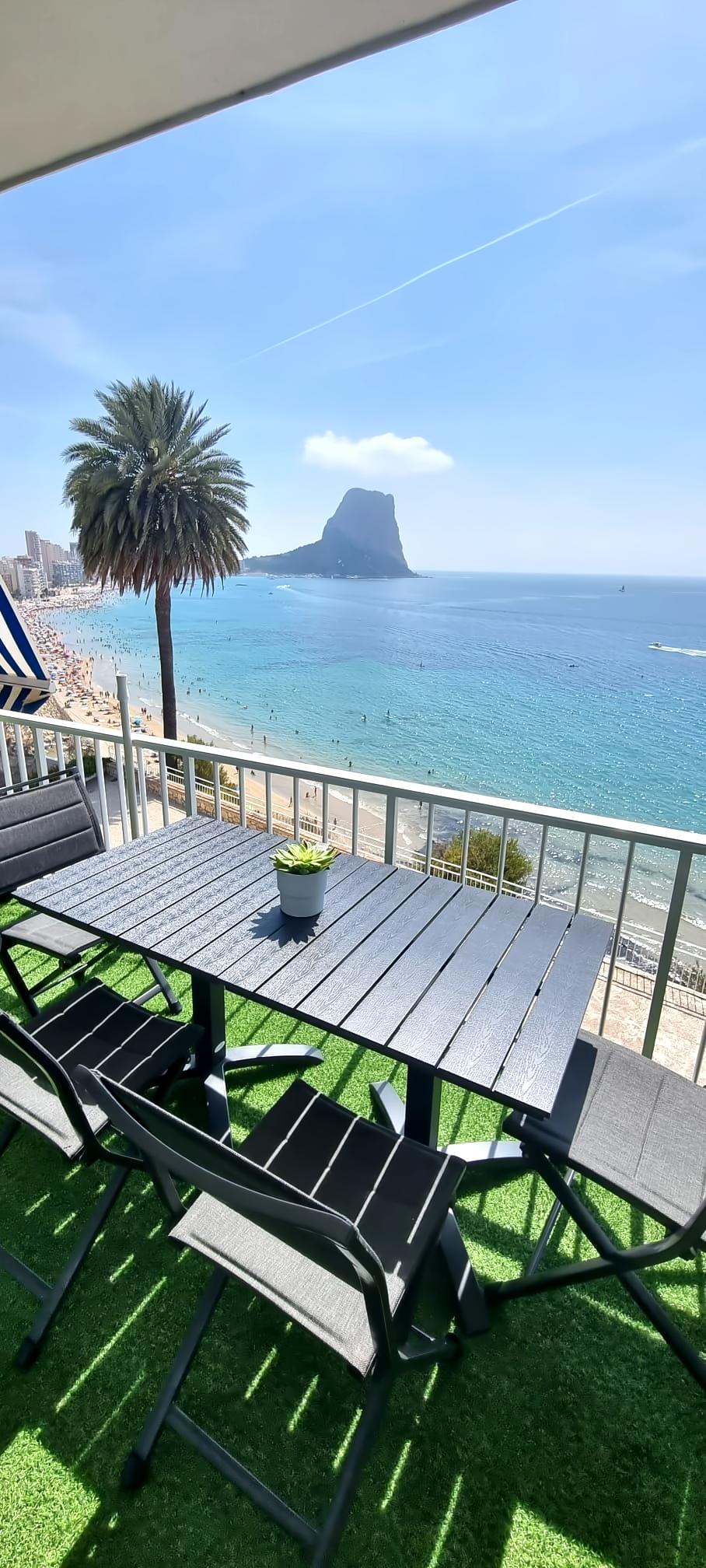 Top performing Airbnb: Charming oceanfront apartment in Calp