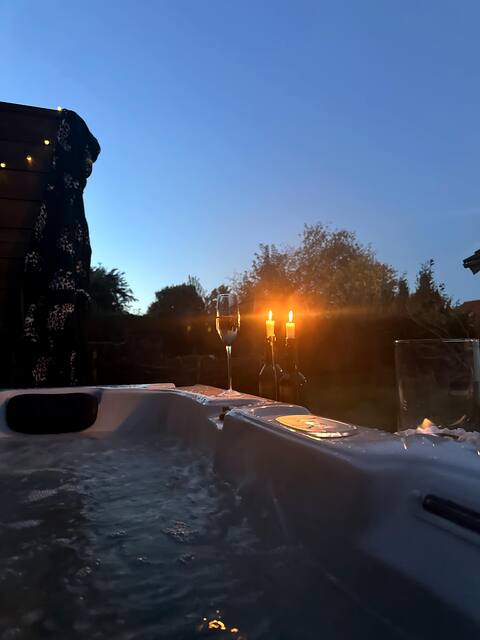 Cozy and kid friendly house with new outdoor spa