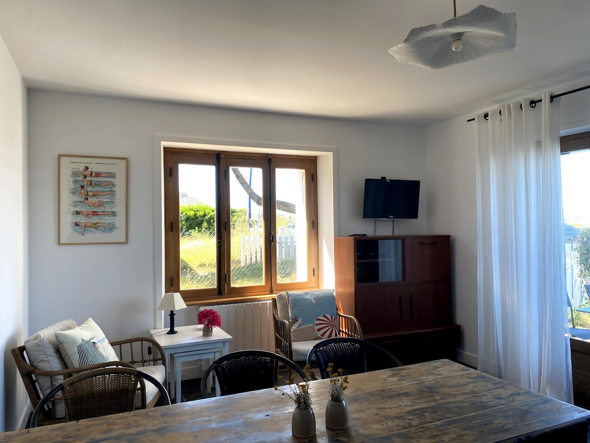 Successful Airbnb property: Ground floor apartment 2-4 people Beachfront 2 bedrooms in Saint Cast Le Guildo