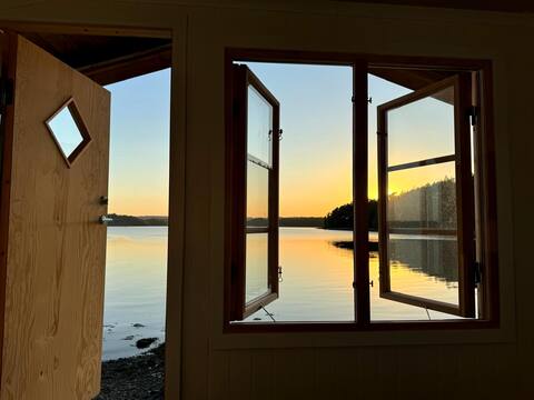 Seaside dream with jetty & guest cottage