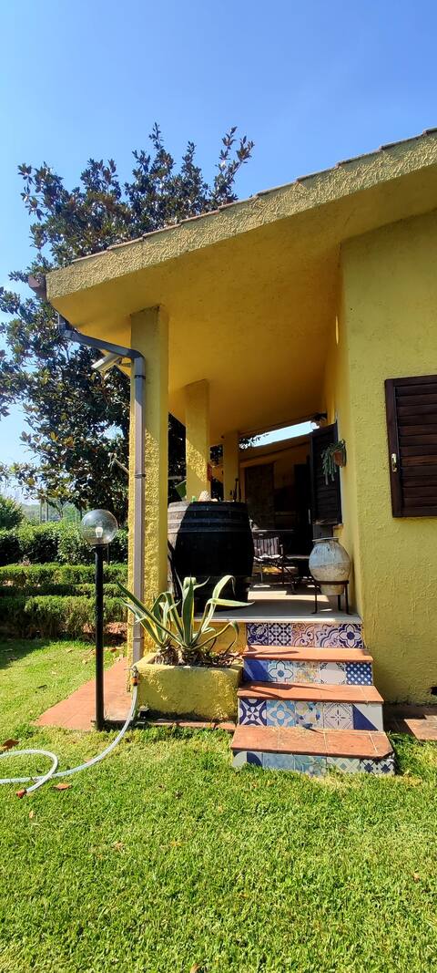 Villa Scario with a large garden.