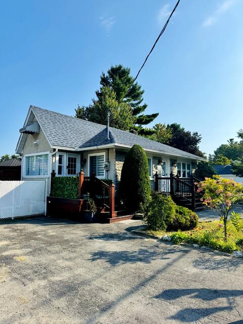 Charming renovated house with 3 bedrooms and 5 beds