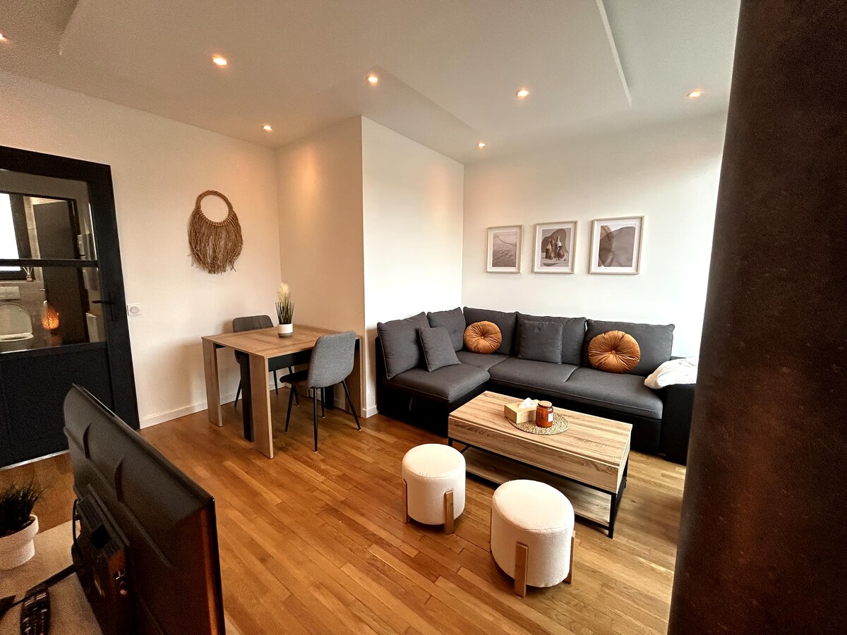 Successful Airbnb property: Marina apartment Caen center, Beautiful view in Caen