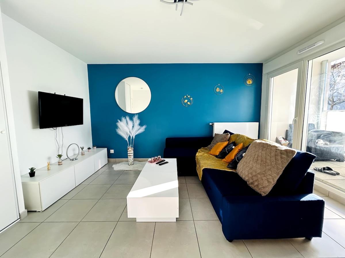 Top performing Airbnb: T2 balcony near Metro, Tram & Bus in Vénissieux