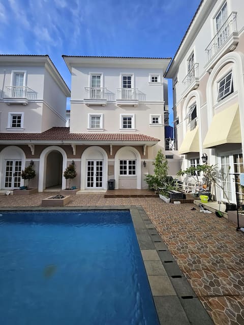 Pool Villa with Private Jacuzzi near ICE BSD