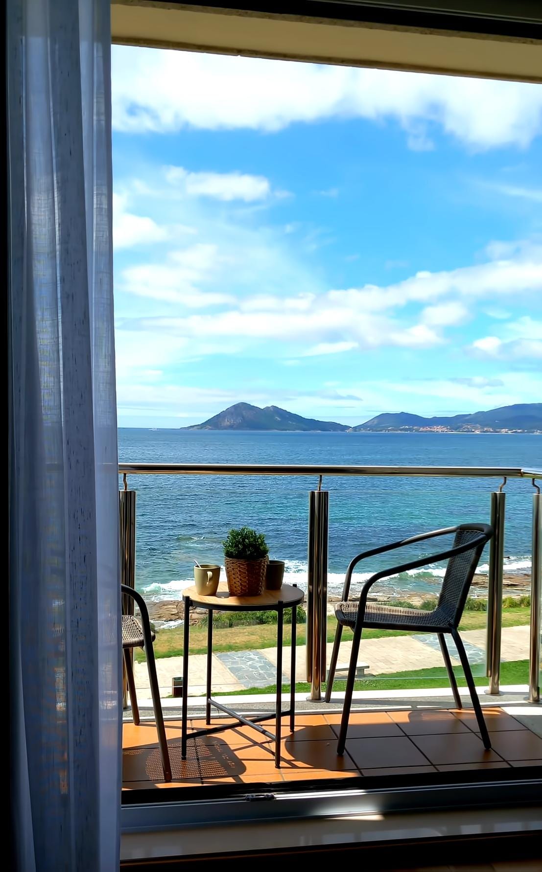 Top Airbnb: An apartment with an ocean view in Porto do Son en Porto Do Son