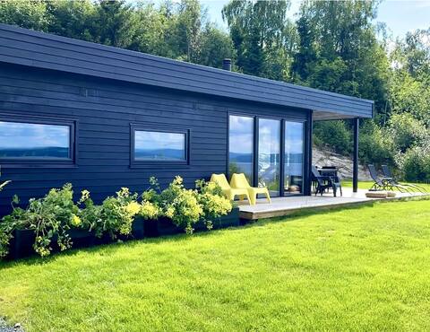 Modern year-round cabin with sea views