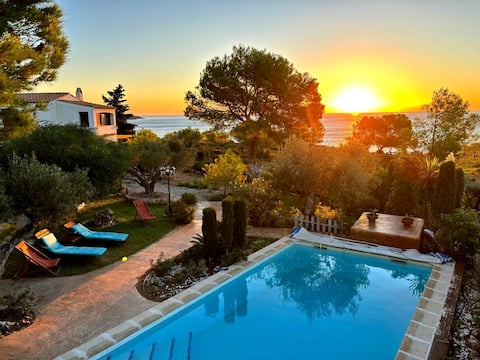 Sea view villa: beach pool and magical sunrises