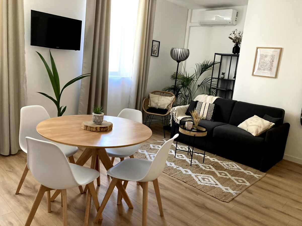 Proprietà Airbnb di successo: Cozy Apartment - between Train Station and City Center a Villefranche Sur Saône