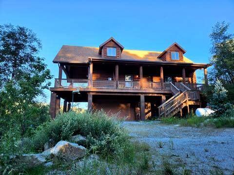 Tri-level Cabin Retreat-Privacy & Views!