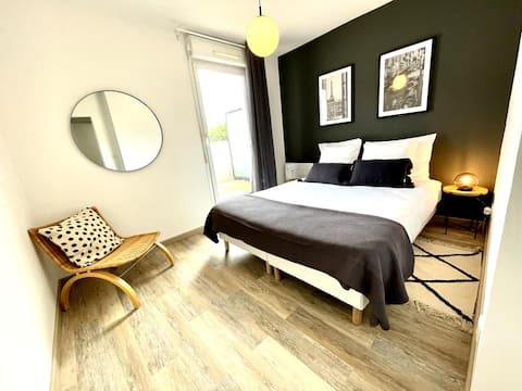 Attic - Standing and Terrace - Downtown