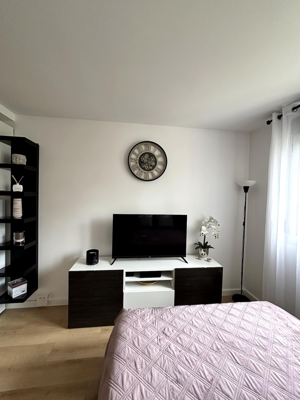 Popular Airbnb listing: Cosy appartment in the heart of Paris in Paris