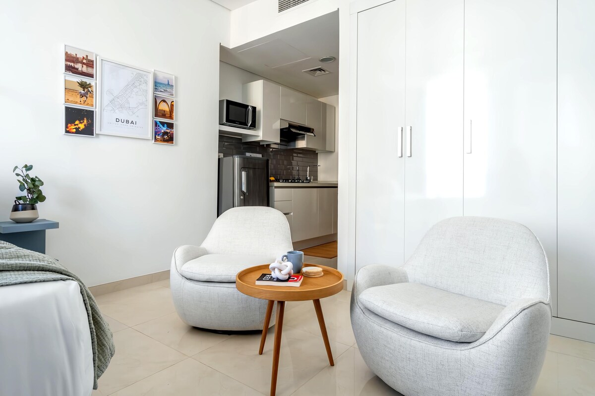 Top Airbnb: Serenity in the waves in Business Bay