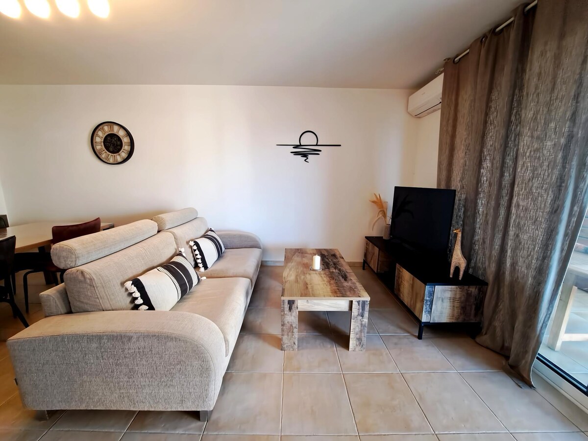 Top performing Airbnb: 3-bedroom near beach, in residence with pool in Calvi
