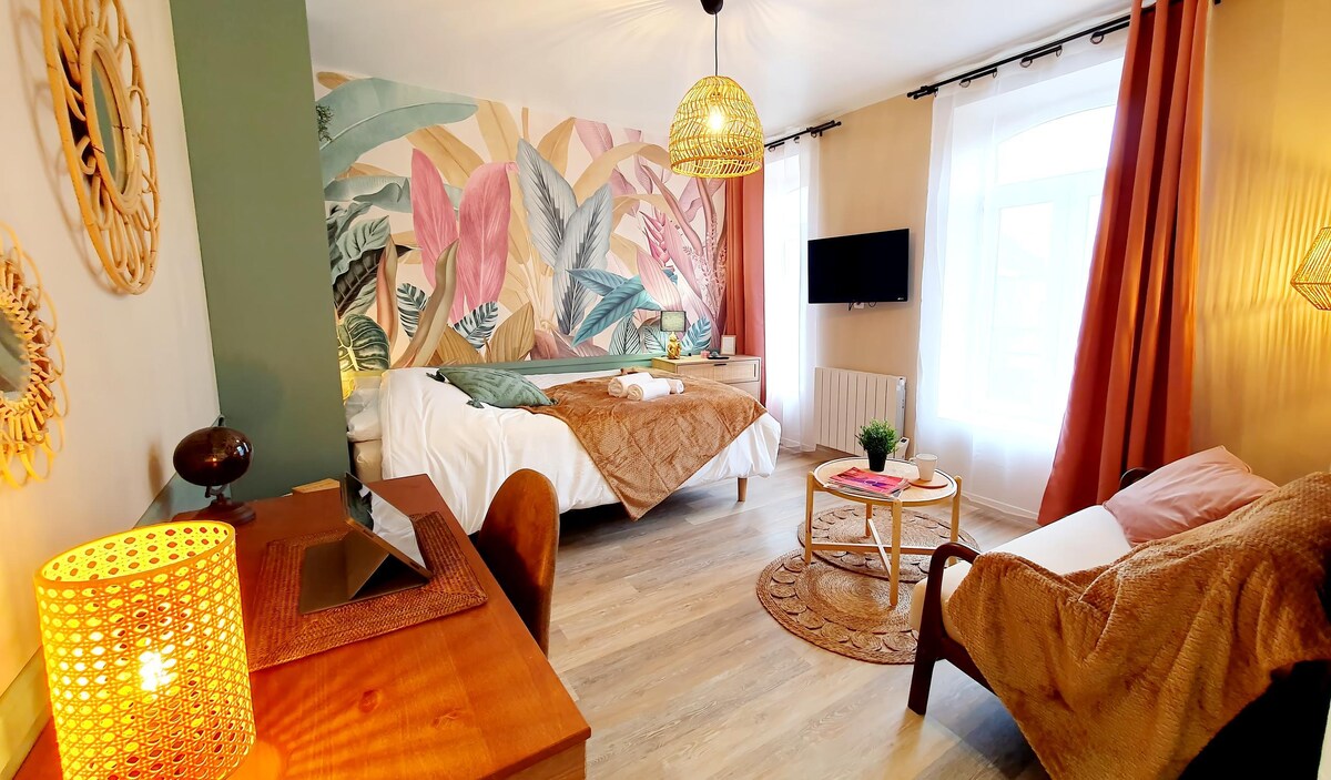 Successful Airbnb property: Jungle Studio: Plaine Images, train station, metro 2 minutes away in Roubaix